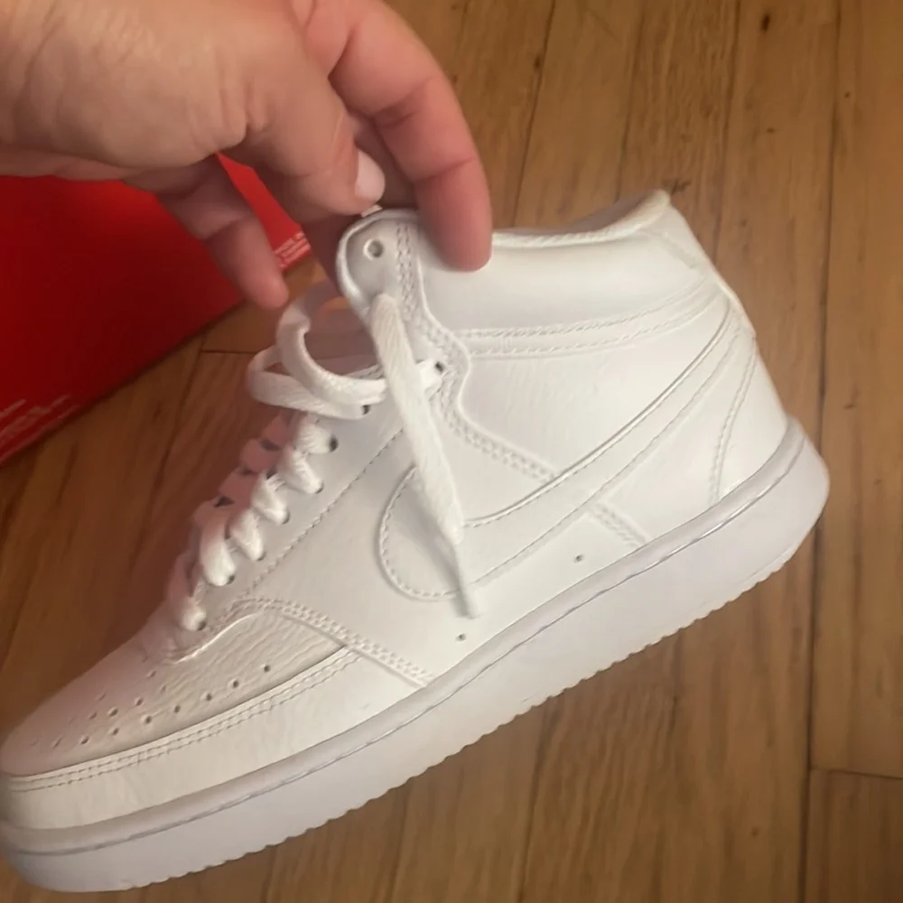 NWOT Nike women’s court shoes vision MID - Picture 5 of 7